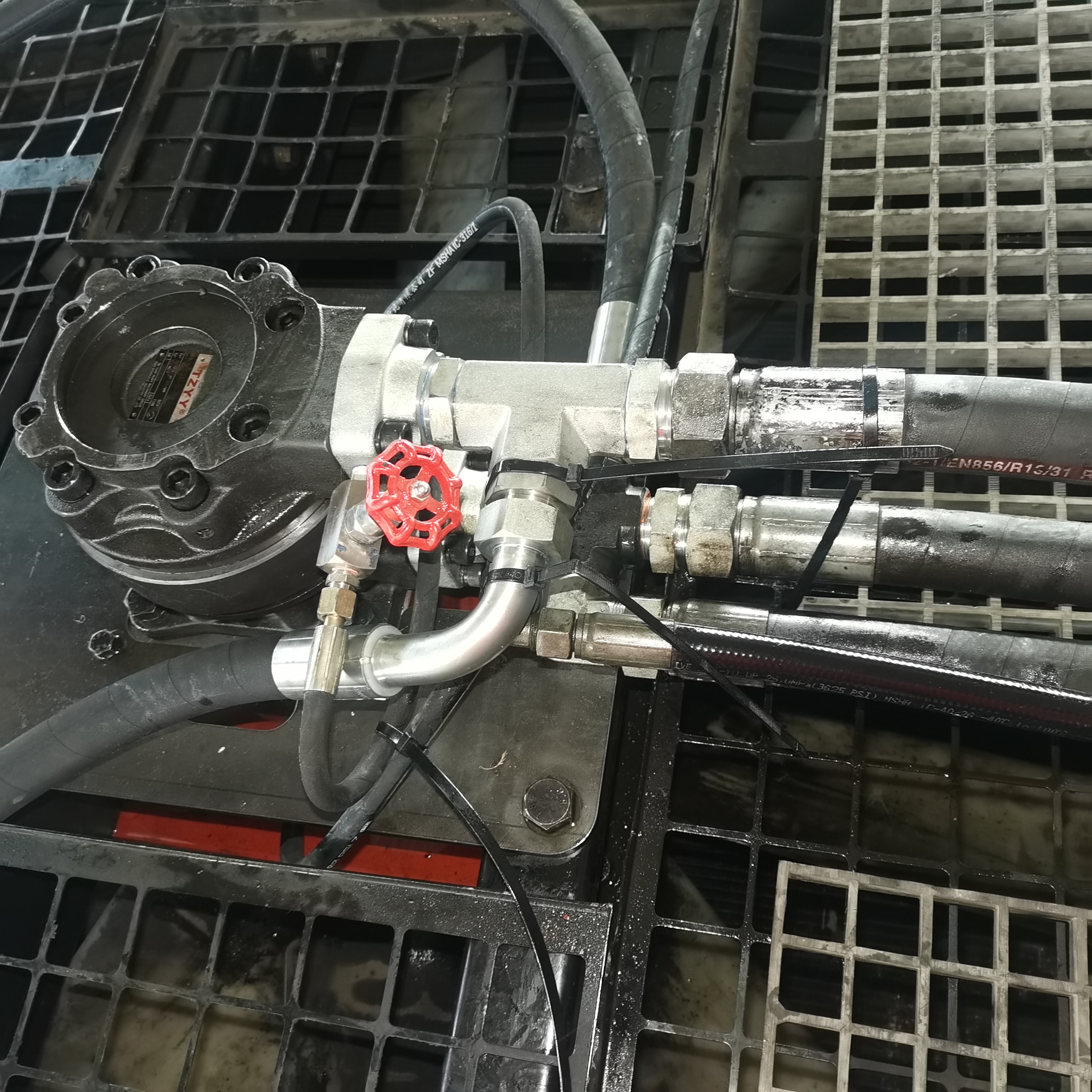 四機(jī)產(chǎn)壓裂車(chē)倒裝型風(fēng)扇馬達(dá)